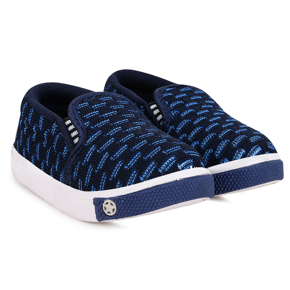 

features upper material fabric sole material rubber the actual product